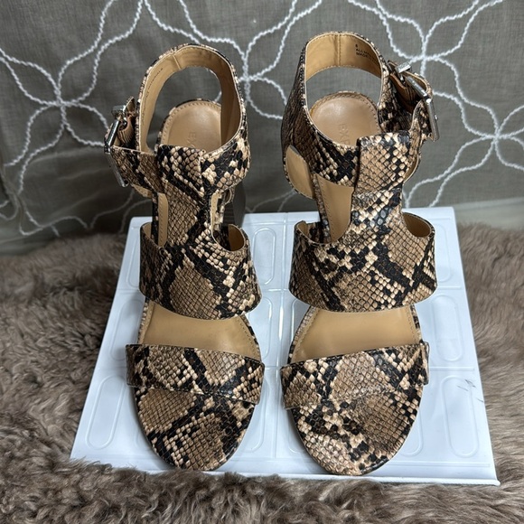 (O) Express Women's Ankle Strap Block Heel Faux Snake Skin Sandals Brown Size 8 - Picture 2 of 11